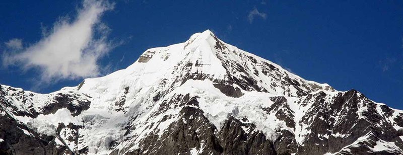 https://www.iciclesadventuretreks.com/uploads/2019/07/chulu-east-peak-climbing-with-annapurna-circuit-trek.jpg